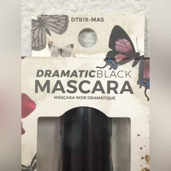 2 Big fat dramatic lashes in dramatic black‎ mascara new - Picture 5 of 8